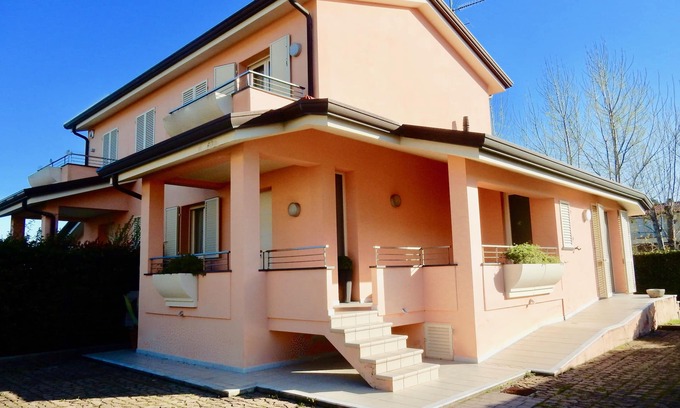 Lido di Camaiore Villa | Lovely villa for 7 people close to the beaches, at 20 min from Lucca and Pisa.