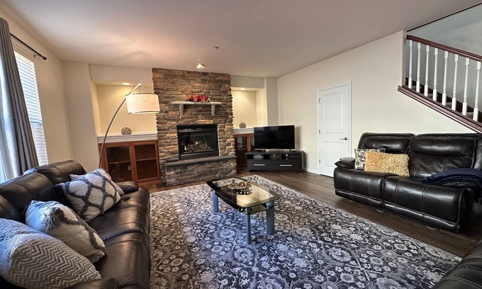 Renton House | Lovely Villa: Master en-suite and fireplace