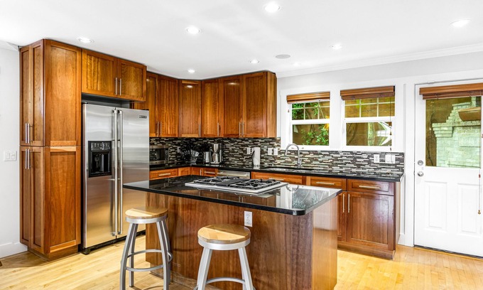 North Queen Anne House | Lovely, walkable home with decks, patio, fireplaces, WiFi & AC - dog-friendly
