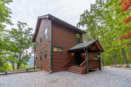 Helen House | Lovely Wooden Cabin with Hot-tub and Barbecue in Cleveland, Georgia