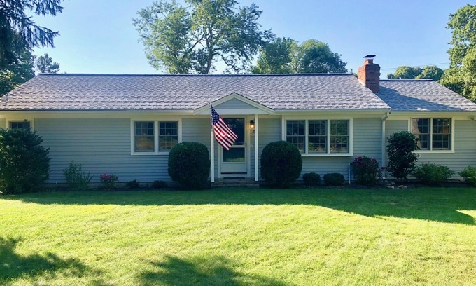 Yarmouth Port House | Lovely Yarmouth Port Ranch Near Dennis Village