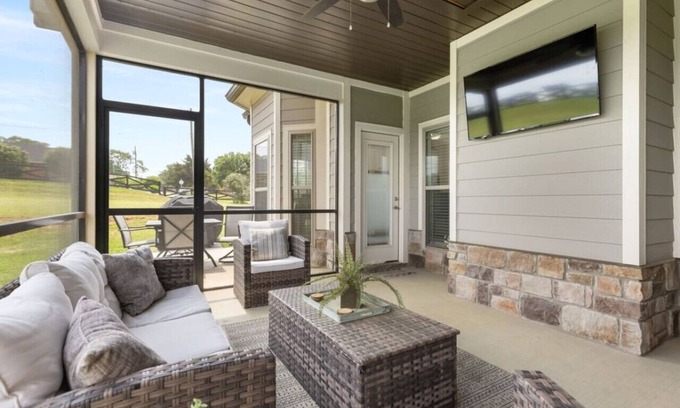 Winchester House | Lovin Lake Life-Pool, Twin Creeks Marina, & Dry Creek Beach