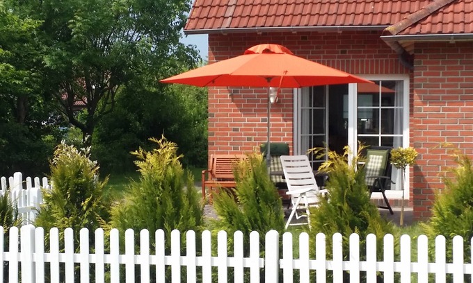 Neßmersiel House | Lovingly furnished, family-friendly holiday home with WiFi and beach chair
