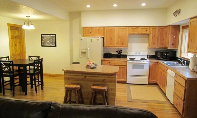 Riggins Condo | Lower Lone Pine Lodge