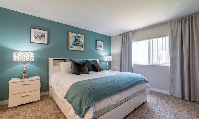 Thousand Oaks Apartment | Lower prices for evacuees affected by fires. Charming 2bd/2bth fast WiFi WFH!