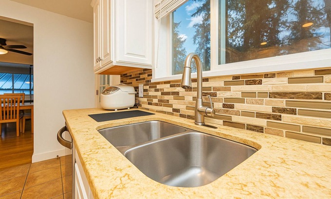 Lower Queen Anne Hotel | Lower Queen Anne Townhome