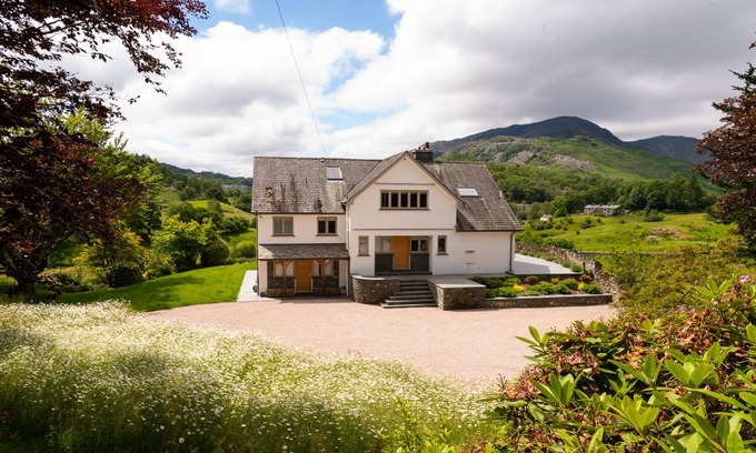 Little Langdale House | Lowfield House - Five Bedroom House, Sleeps 10
