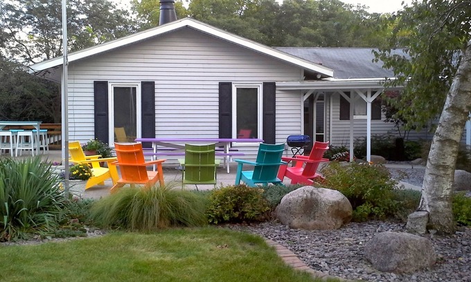 Ames Bed & Breakfast | Loya's Little House Bed & Breakfast
