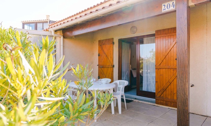 Les Ayguades House | LS204 : 2-bedroom villa in GRUISSAN, with pool in the residence