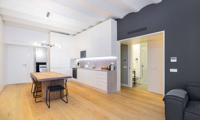 Bairro Alto Apartment | LS48 Prime Location Upscale Apartment