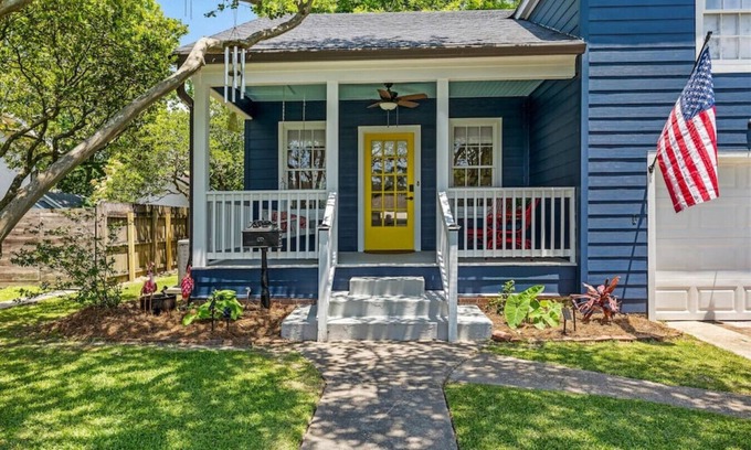 Mid City South House | LSU Garden District Home on Parade Route