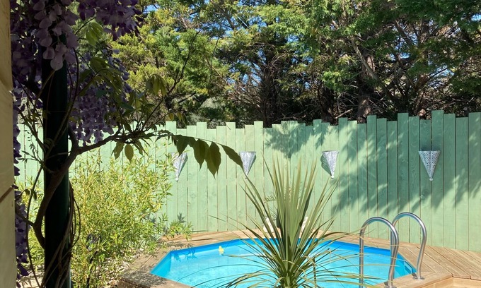 Merindol Apartment | LUBERON: A secluded cocoon to recharge your batteries. Private garden and pool