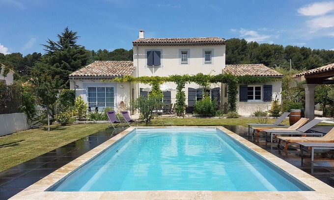 Pertuis Villa | Luberon, VILLA 6 PEOPLE with HEATED POOL, POOL HOUSE 1. 2 km from Pertuis