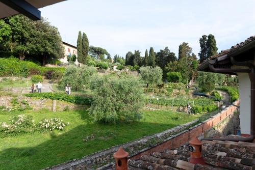 San Niccolo Apartment | Luca's home over the Rose Garden