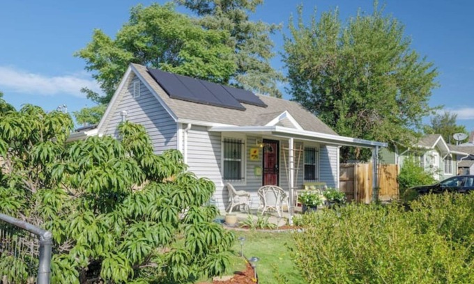 Valverde House | Lucia's quaint cottage near downtown - Woof!