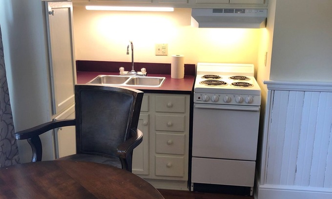 Waynesville House | Lucia Suite @ The Herren House