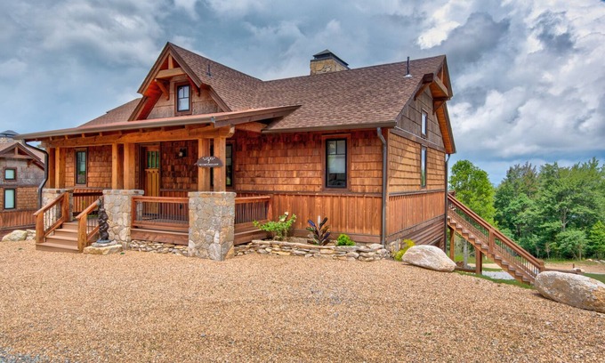 Banner Elk House | Lucky 7 at Eagles Nest - long range views, large deck, fire pit, walk to tennis