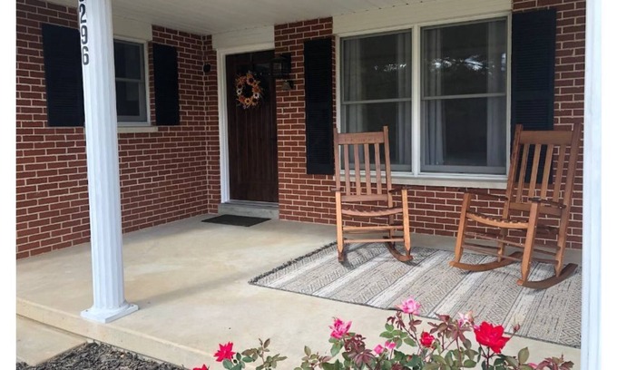 Lake Forest Estates House | Lucky Eddie's Hideaway