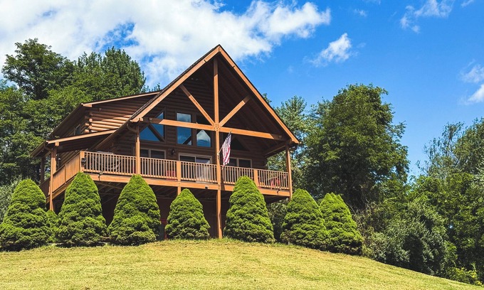 Grassy Creek Cabin | Lucky Hill Hideaway - New Rental 2025