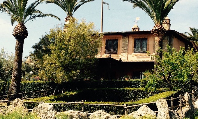 Santa Marinella House | Ludovica villa with swimming pool and 2 tennis courts