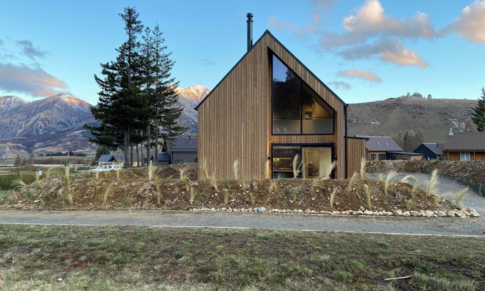 Castle Hill House | Luge Loop Cabin