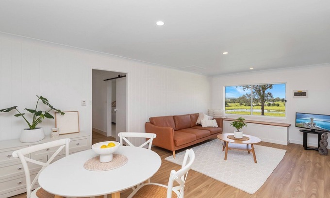 Gloucester Apartment | LUJO STUDIO - Elegant & modern studio - Retreat in Gloucester Tranquil Rural Escape with Pool & Views