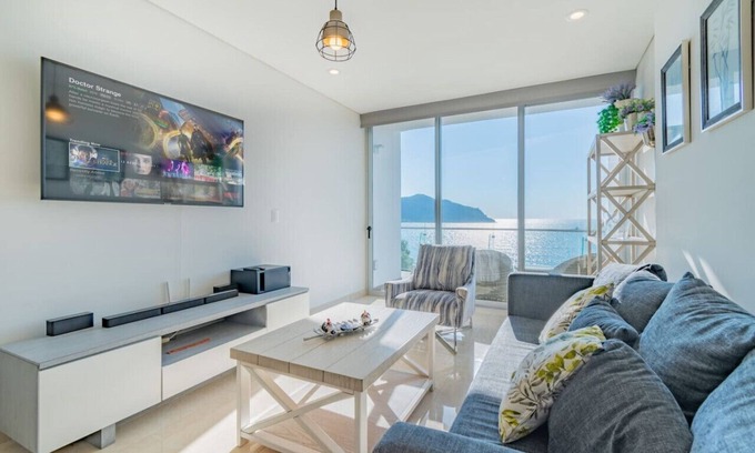 Zona Dorada Apartment | Lujoso Depa al Pie de la Playa "Camino al Mar"
