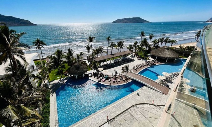 Zona Dorada Apartment | Lujoso depa frente al mar