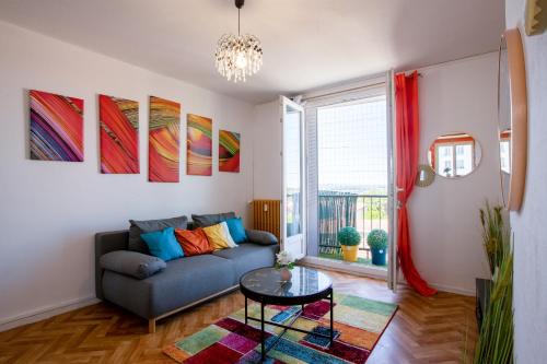 Montlucon Apartment | Lumière d'Arc en Ciel - Balcon, 10 min des thermes