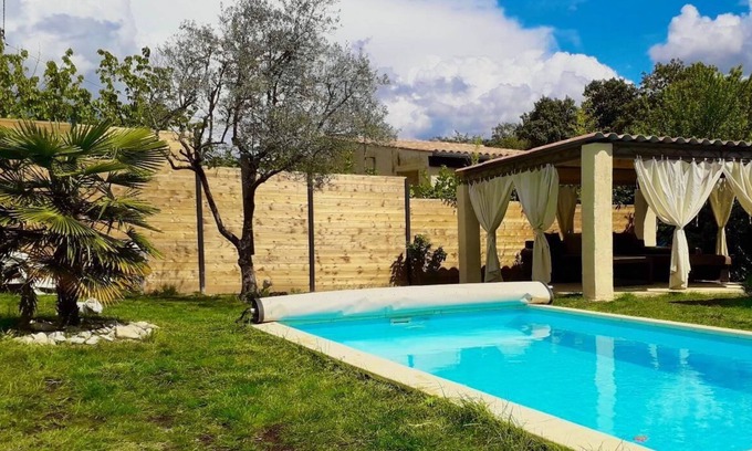 Nyons House | Lumineuse Maison Climatisée vue Rivière et Piscine Privée