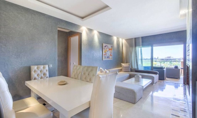 Marrakech Condo | Lumineux et Vue Dégagée sur Piscine à Prestigia