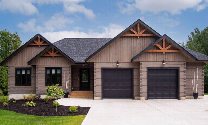 Chatsworth House | Luna Log House | An Arrivals Stay | 5 Bdrm + Sauna