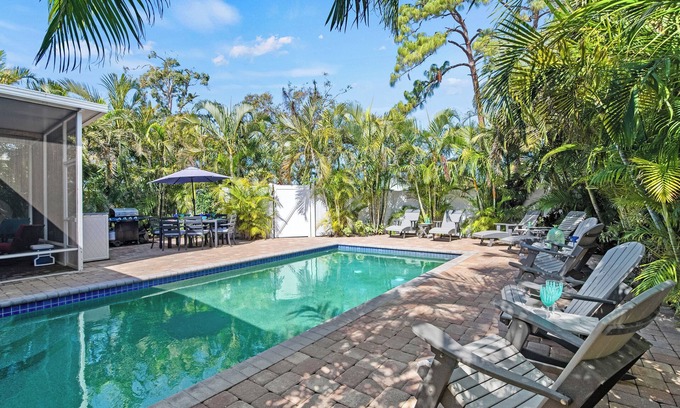 South Sarasota House | Luna Nueva | Pet Friendly Home in Sarasota w/Private Heated Pool & Screened-In Porch