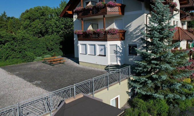 Drobollach am Faakersee Apartment | Lupinienweg - Fewo Nr.1 - Ferienwohnungen Petschnig