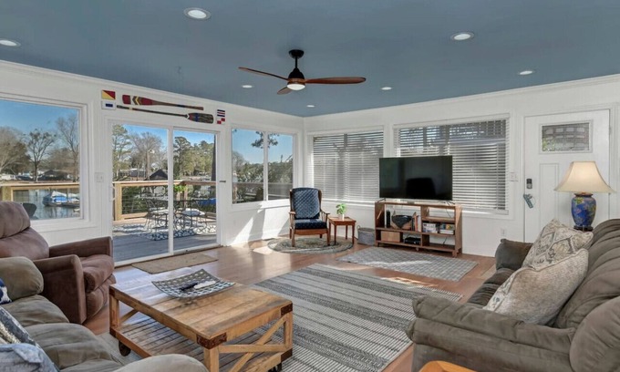 Prosperity House | Lure & Leisure Lakehouse | Lake Murray 3BR 2BA