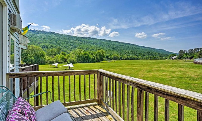 Wildwood Apartment | Lush Condo with Deck and Hang Gliding On-Site!
