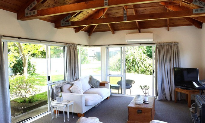 Tauranga House | Lush, eco, family retreat.