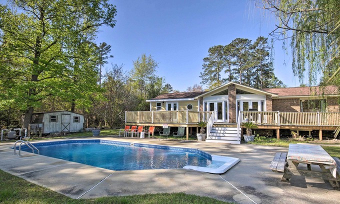 Gilbert House | Lush Gilbert House w/Outdoor Oasis on Lake Murray
