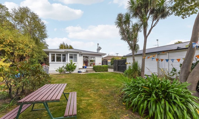Blenheim House | Lush Oasis - Blenheim Holiday Home