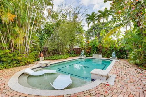 Old Northwood House | Lush West Palm Beach Getaway with Backyard Oasis!