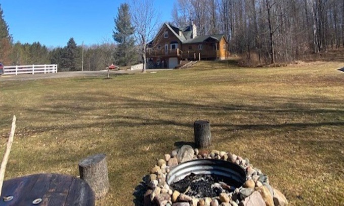 Luther House | Luther Leisure Lodge Retreat- 8 person hot tub!