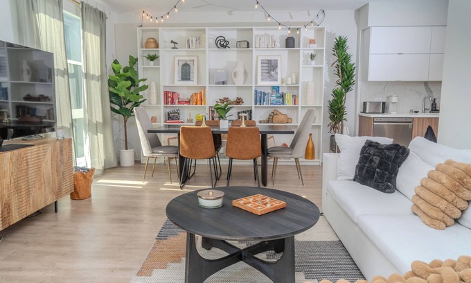 Hollywood Apartment | Lux 1BR Hollywood Retreat - Steps to Walk of Fame!
