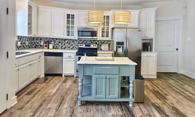 Gonzales House | Lux 3 bedroom near lsu and southern only 75.00 Cleaning fee