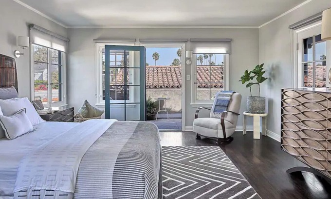 Greater Wilshire - Hancock Park House | Lux 4BR Historic Spanish Villa in Hancock Park!