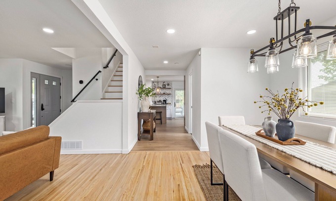Allendale Area House | Lux 5 BR home w/Jacuzzi | Firepit | Wet Bar | Foosball