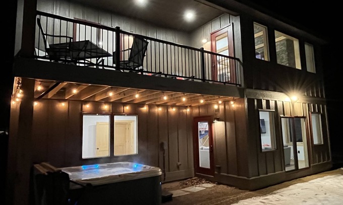 Notchland House | LUX - 5 Mins to StoryLand - Sleeps 12- Mountain View’s