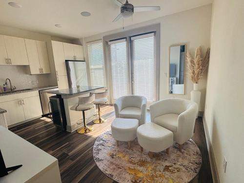 Fort Worth Apartment | LUX Apt 2 Min to TCU Pool & Gym!
