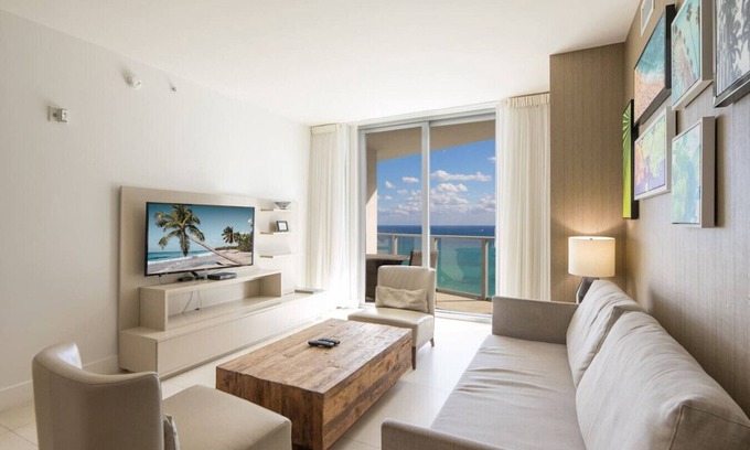 Seybold Condo | Lux Condo 24th Floor Oceanfront 2403