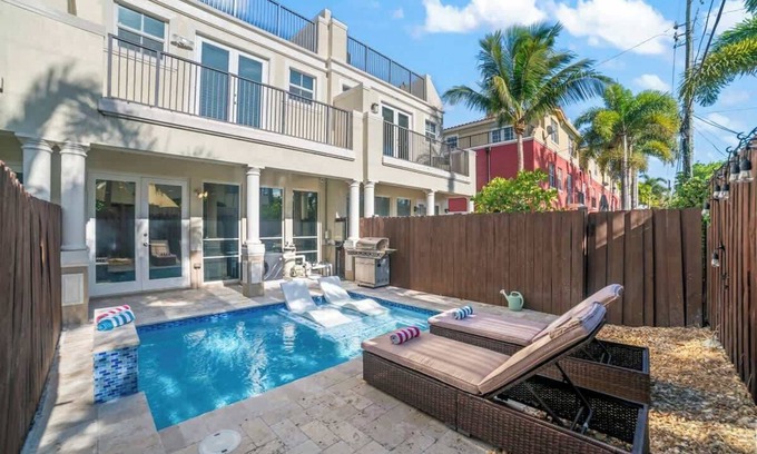 Coral Ridge House | Lux Home with Rooftop & Elevator, 2mi to Beach!