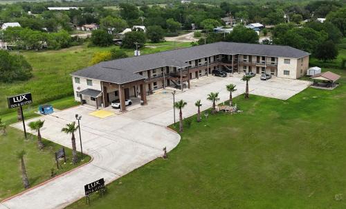 Three Rivers Hotel | Lux Inn and Suites